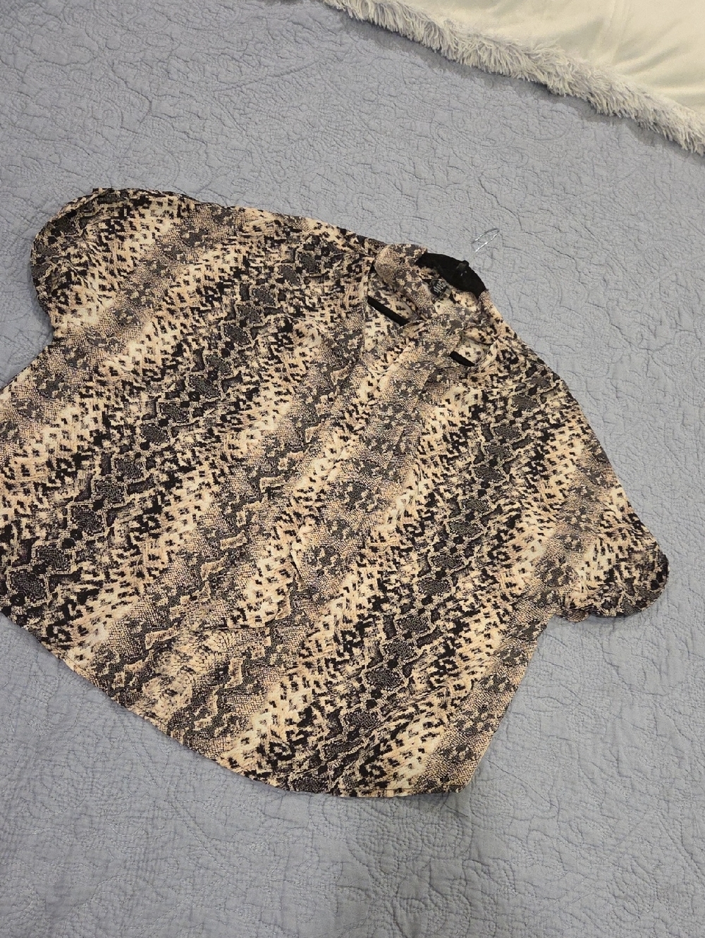 Jules & Leopold Black and Cream Snake Print Blouse With Neck Tie Size XL!